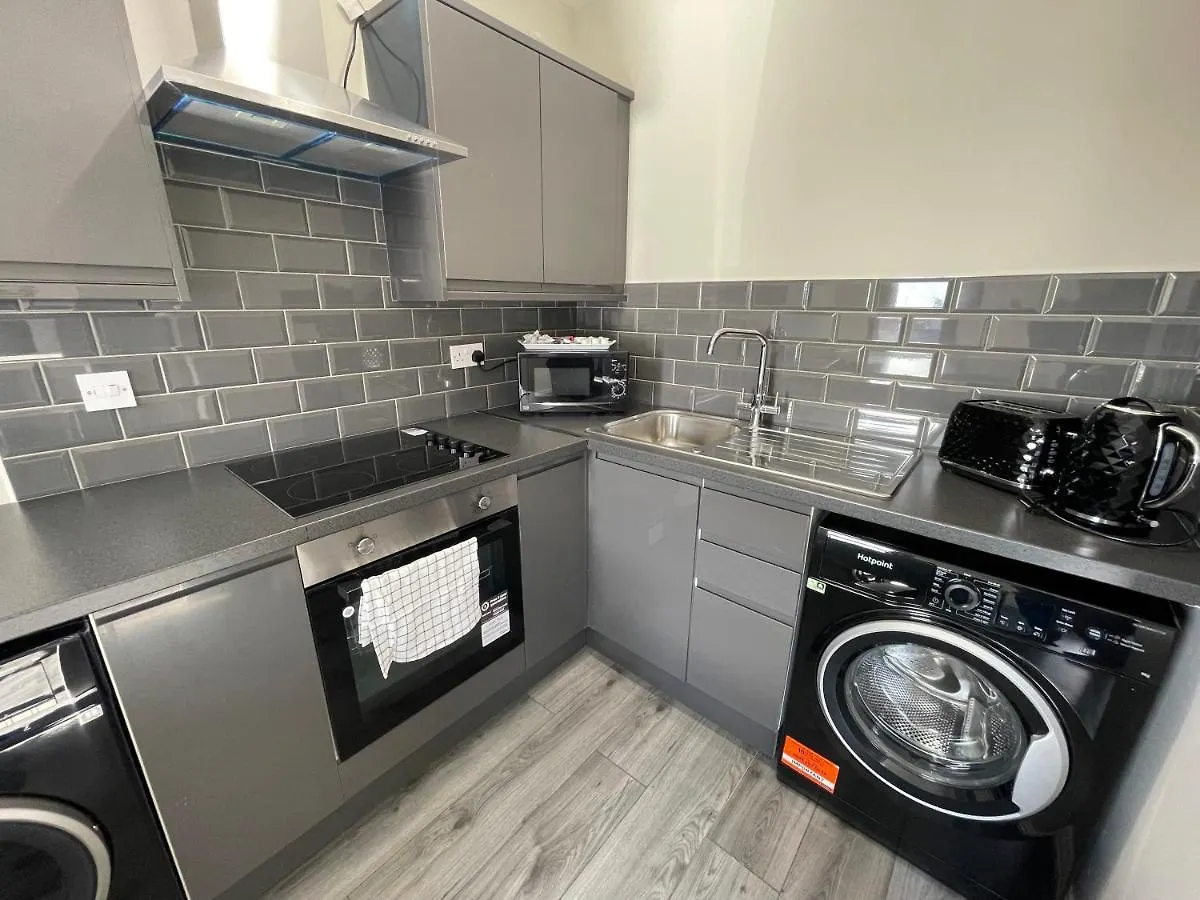 Hosted By Ryan - 1 Bedroom Apartment Liverpool